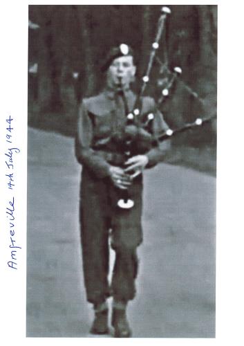 14 Bill MILLIN_uniforme_pipes