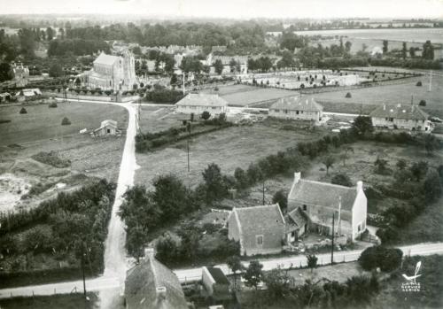 image A01 8R-Ranville - Vue aérienne - Carte postale non datée