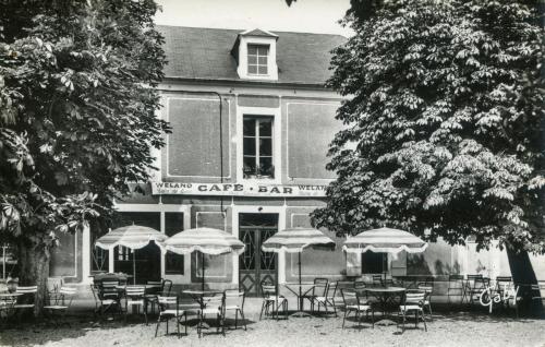 image-B-02-009R-Ranville-Bar-Hotel-Restaurant-du-6-juin-Carte-postale-du-07-09-67