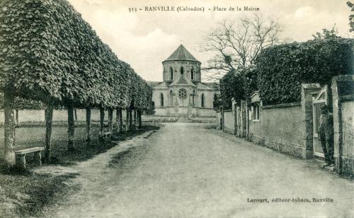 image-I02-010R-Ranville-Place-de-la-Mairie