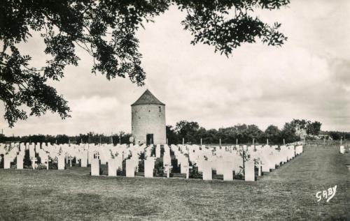 image-J01-024R-Ranville-Le-moulin-vu-du-cimetiere-Anglais